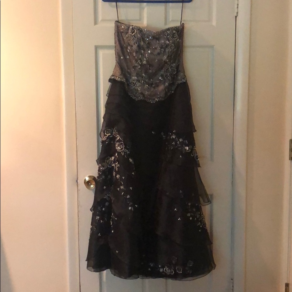 BEAUTIFUL GOWN!